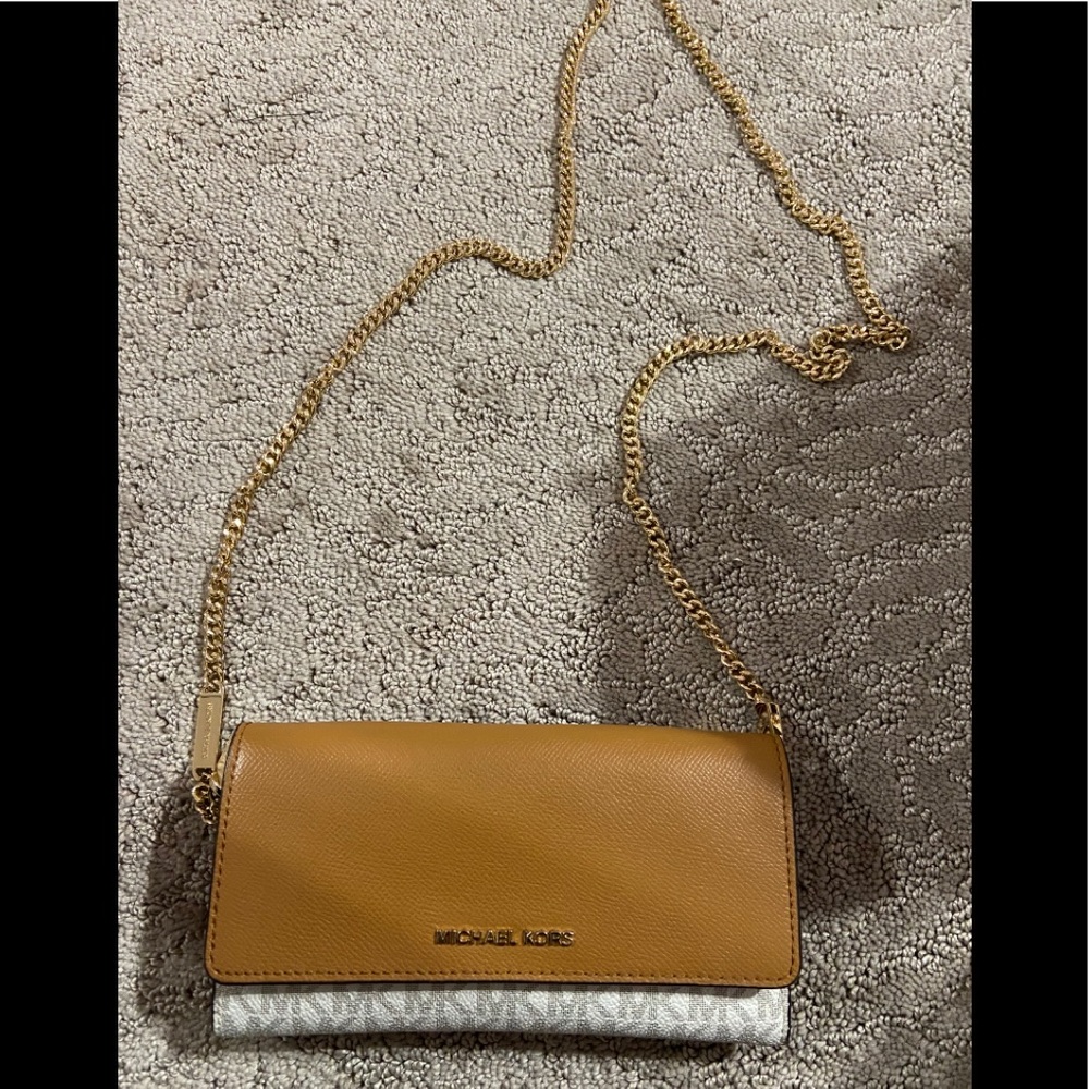 Micheal Kors crossbody wallet